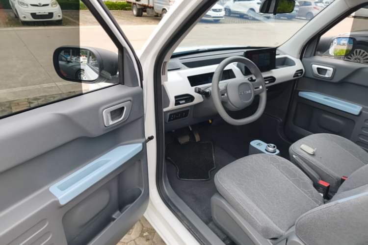 Used Geely Galaxy Panda 2024 Panda Mini 200km Endurance Bear Driver Seat