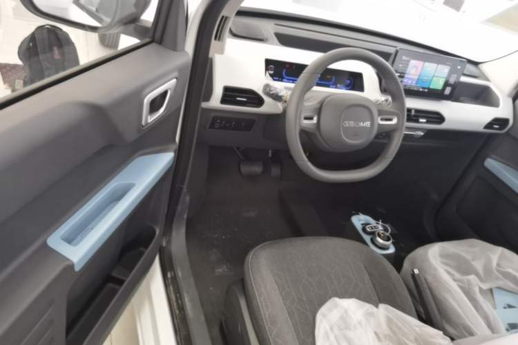 Used Geely Galaxy Panda 2024 Panda Mini 200km Endurance Bear Driver Seat