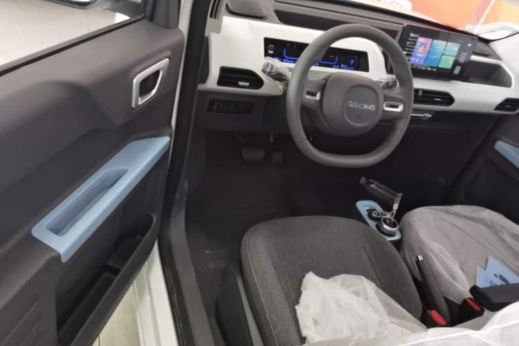 Used Geely Galaxy Panda 2024 Panda Mini 200km Endurance Bear Driver Seat