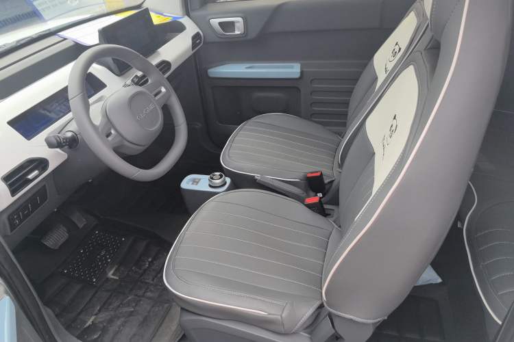 Used Geely Galaxy Panda 2024 Panda Mini 200km Endurance Bear Driver Seat