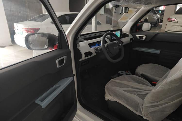 Used Geely Galaxy Panda 2024 Panda Mini 200km Endurance Bear Driver Seat