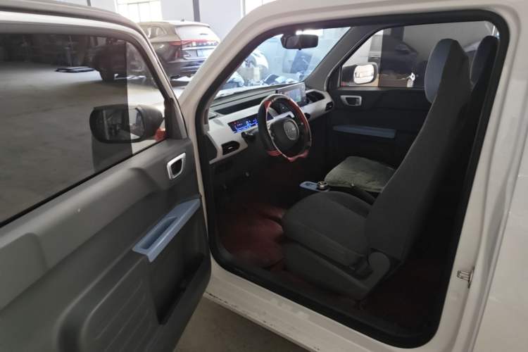 Used Geely Galaxy Panda 2024 Panda Mini 200km Endurance Bear Driver Seat