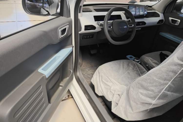 Used Geely Galaxy Panda 2024 Panda Mini 200km Endurance Bear Driver Seat