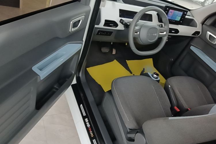 Used Geely Galaxy Panda 2024 Panda Mini 200km Endurance Bear Driver Seat