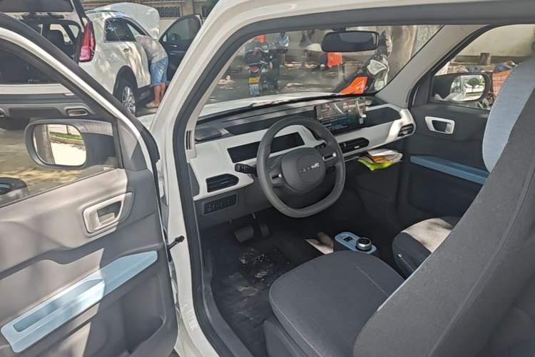 Used Geely Galaxy Panda 2024 Panda Mini 200km Endurance Bear Driver Seat