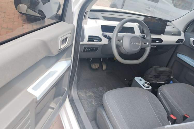 Used Geely Galaxy Panda 2024 Panda Mini 200km Endurance Bear Driver Seat