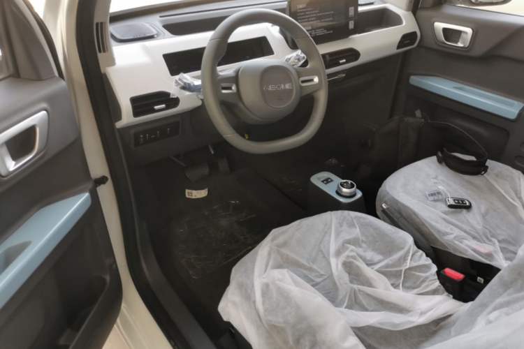 Used Geely Galaxy Panda 2024 Panda Mini 200km Endurance Bear Driver Seat
