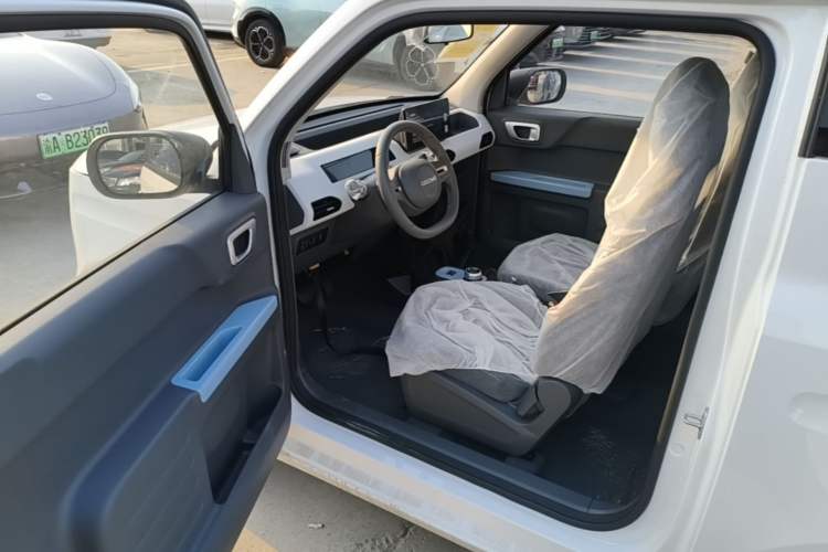 Used Geely Galaxy Panda 2024 Panda Mini 200km Endurance Bear Driver Seat