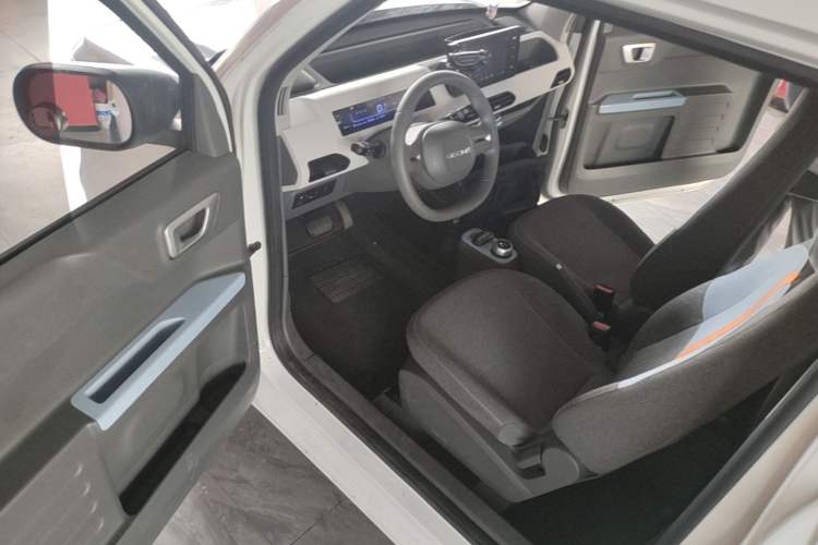 Used Geely Galaxy Panda 2024 Panda Mini 200km Endurance Bear Driver Seat