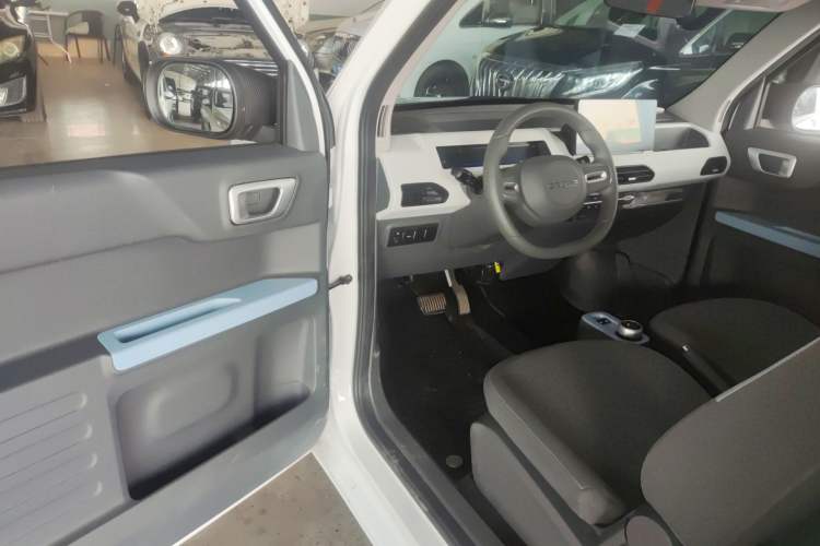 Used Geely Galaxy Panda 2024 Panda Mini 200km Endurance Bear Driver Seat