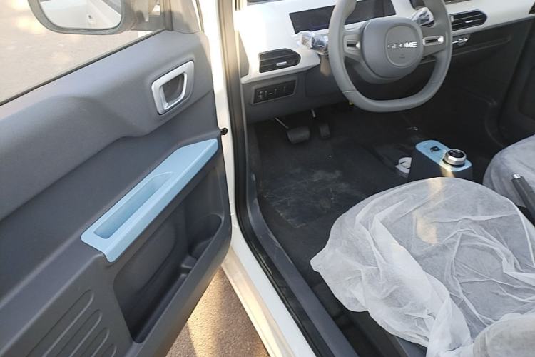 Used Geely Galaxy Panda 2024 Panda Mini 200km Endurance Bear Driver Seat