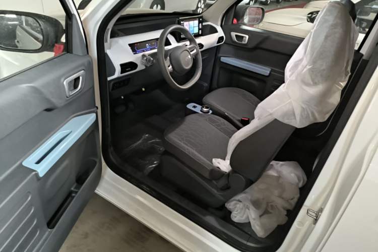 Used Geely Galaxy Panda 2024 Panda Mini 200km Endurance Bear Driver Seat