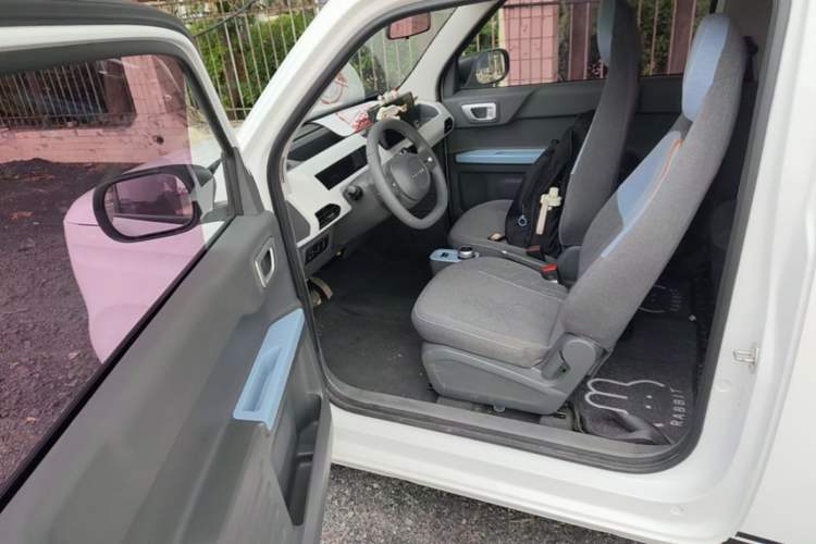 Used Geely Galaxy Panda 2024 Panda Mini 200km Endurance Bear Driver Seat