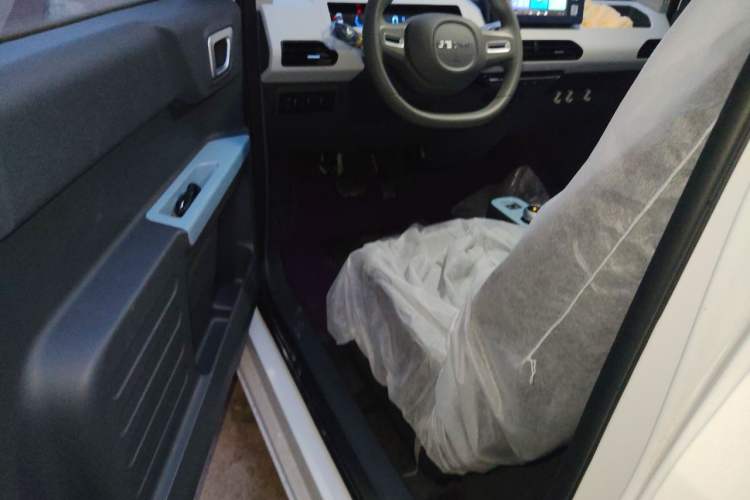 Used Geely Galaxy Panda 2024 Panda Mini 200km Endurance Bear Driver Seat