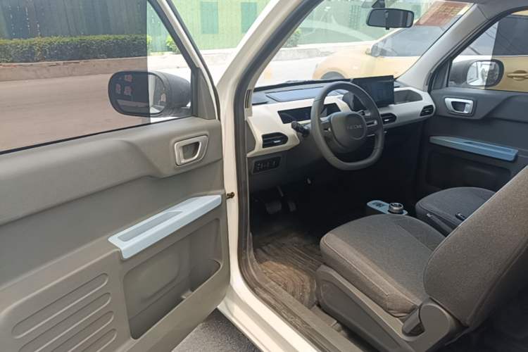 Used Geely Galaxy Panda 2024 Panda Mini 200km Endurance Bear Driver Seat