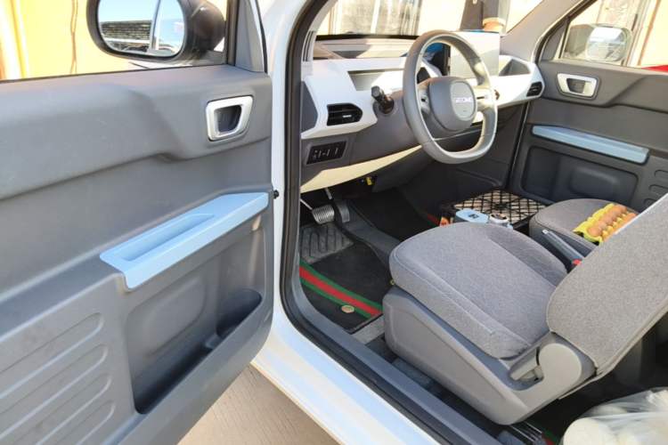 Used Geely Galaxy Panda 2024 Panda Mini 200km Endurance Bear Driver Seat