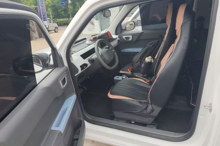 Used Geely Galaxy Panda 2024 Panda Mini 200km Endurance Bear Driver Seat