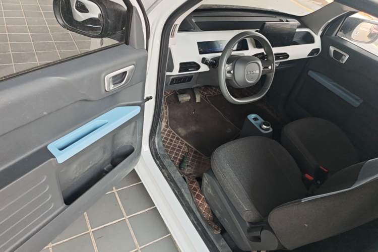 Used Geely Galaxy Panda 2024 Panda Mini 200km Endurance Bear Driver Seat