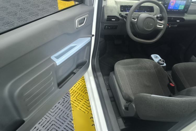 Used Geely Galaxy Panda 2024 Panda Mini 200km Endurance Bear Driver Seat