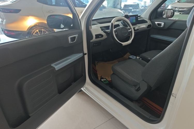 Used Geely Galaxy Panda 2024 Panda Mini 200km Endurance Bear Driver Seat