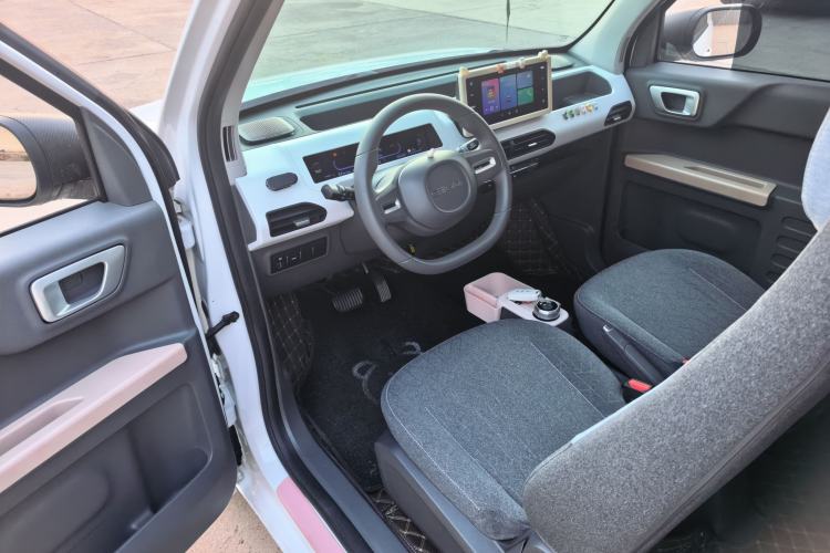 Used Geely Galaxy Panda 2024 Panda Mini 200km Endurance Bear Driver Seat