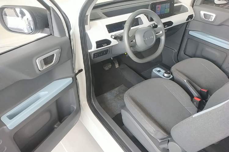 Used Geely Galaxy Panda 2024 Panda Mini 200km Endurance Bear Driver Seat