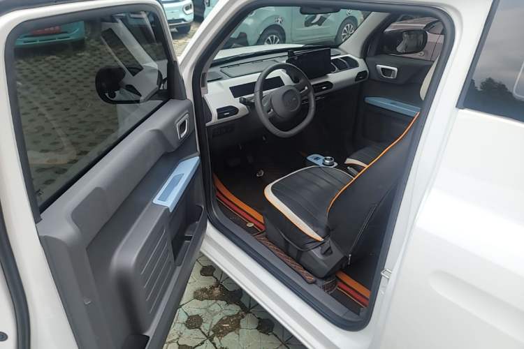 Used Geely Galaxy Panda 2024 Panda Mini 200km Endurance Bear Driver Seat