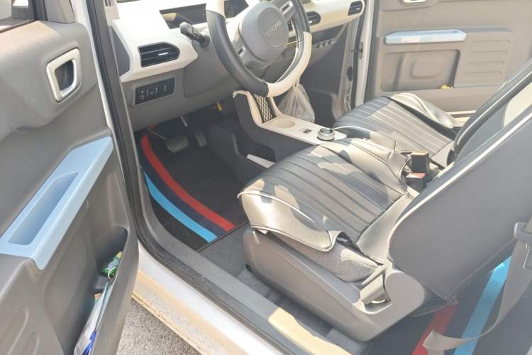 Used Geely Galaxy Panda 2024 Panda Mini 200km Endurance Bear Driver Seat