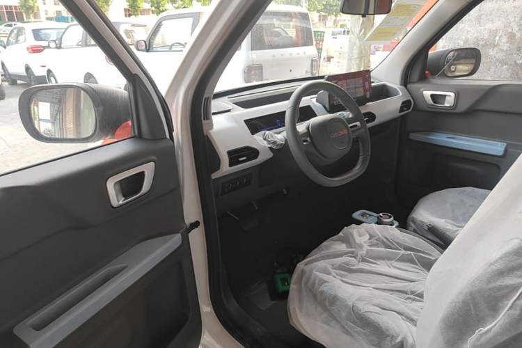 Used Geely Galaxy Panda 2024 Panda Mini 200km Endurance Bear Driver Seat