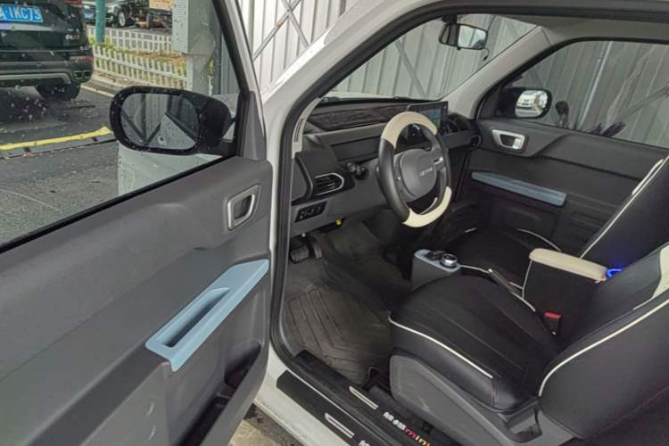 Used Geely Galaxy Panda 2024 Panda Mini 200km Endurance Bear Driver Seat