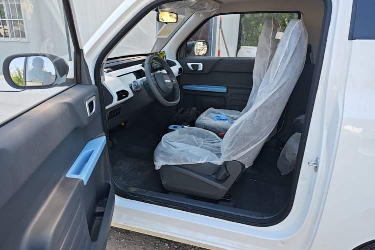 Used Geely Galaxy Panda 2024 Panda Mini 200km Endurance Bear Driver Seat