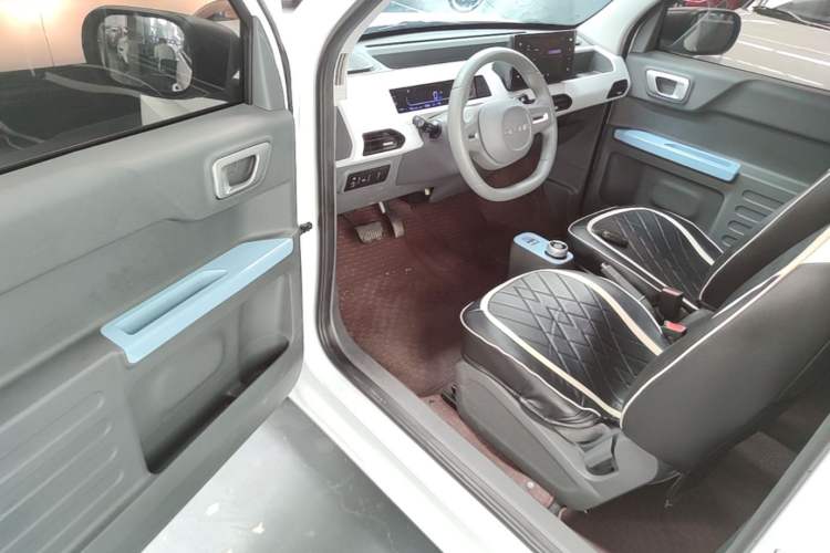 Used Geely Galaxy Panda 2024 Panda Mini 200km Endurance Bear Driver Seat