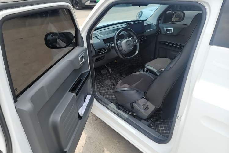 Used Geely Galaxy Panda 2024 Panda Mini 200km Endurance Bear Driver Seat