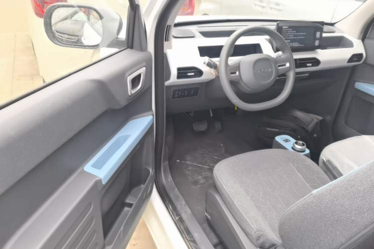 Used Geely Galaxy Panda 2024 Panda Mini 200km Endurance Bear Driver Seat