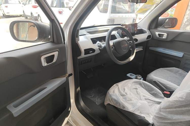 Used Geely Galaxy Panda 2024 Panda Mini 200km Endurance Bear Driver Seat