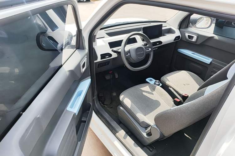 Used Geely Galaxy Panda 2024 Panda Mini 200km Endurance Bear Driver Seat