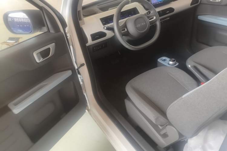 Used Geely Galaxy Panda 2024 Panda Mini 200km Endurance Bear Driver Seat