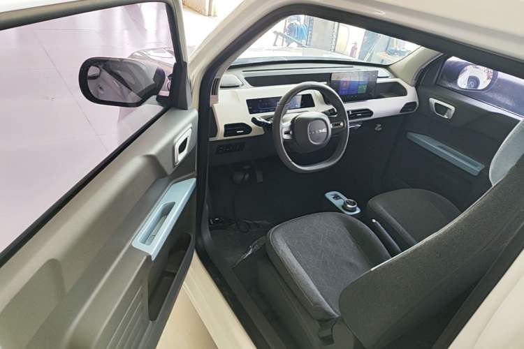 Used Geely Galaxy Panda 2024 Panda Mini 200km Endurance Bear Driver Seat