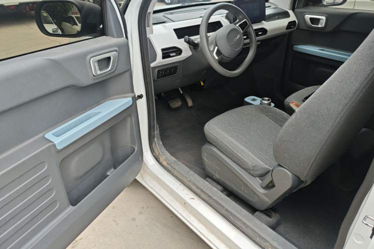 Used Geely Galaxy Panda 2024 Panda Mini 200km Endurance Bear Driver Seat