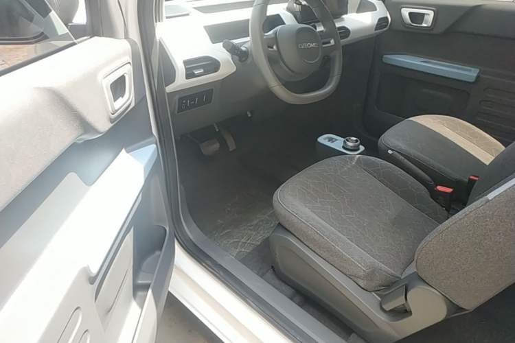 Used Geely Galaxy Panda 2024 Panda Mini 200km Endurance Bear Driver Seat