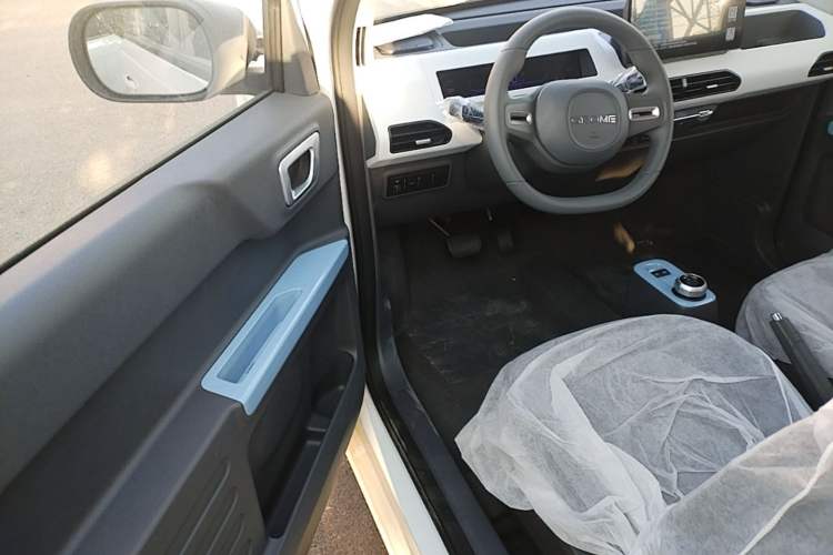 Used Geely Galaxy Panda 2024 Panda Mini 200km Endurance Bear Driver Seat