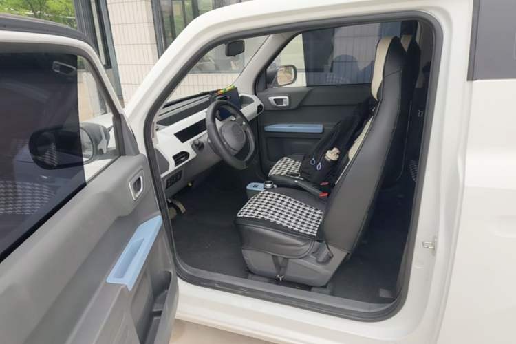Used Geely Galaxy Panda 2024 Panda Mini 200km Endurance Bear Driver Seat