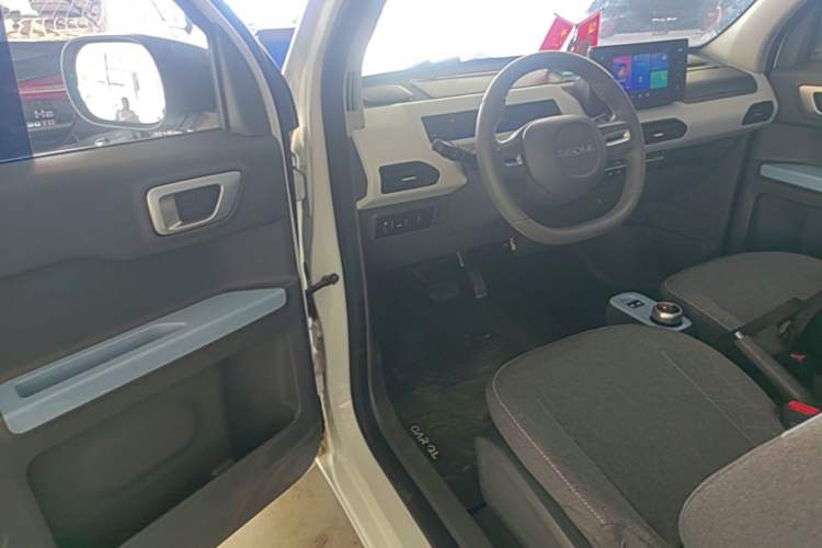 Used Geely Galaxy Panda 2024 Panda Mini 200km Endurance Bear Driver Seat