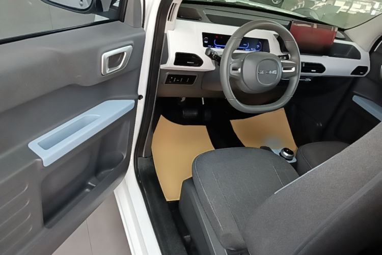 Used Geely Galaxy Panda 2024 Panda Mini 200km Endurance Bear Driver Seat