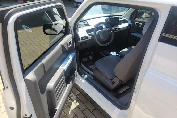 Used Geely Galaxy Panda 2024 Panda Mini 200km Endurance Bear Driver Seat