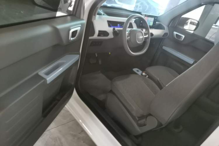 Used Geely Galaxy Panda 2024 Panda Mini 200km Endurance Bear Driver Seat