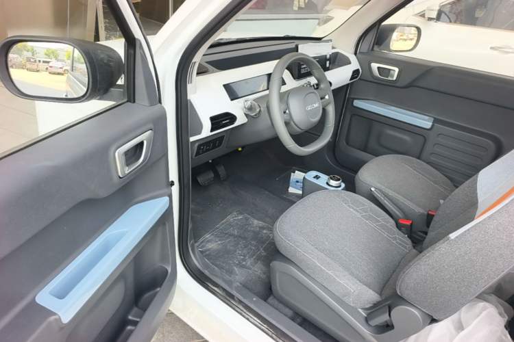 Used Geely Galaxy Panda 2024 Panda Mini 200km Endurance Bear Driver Seat