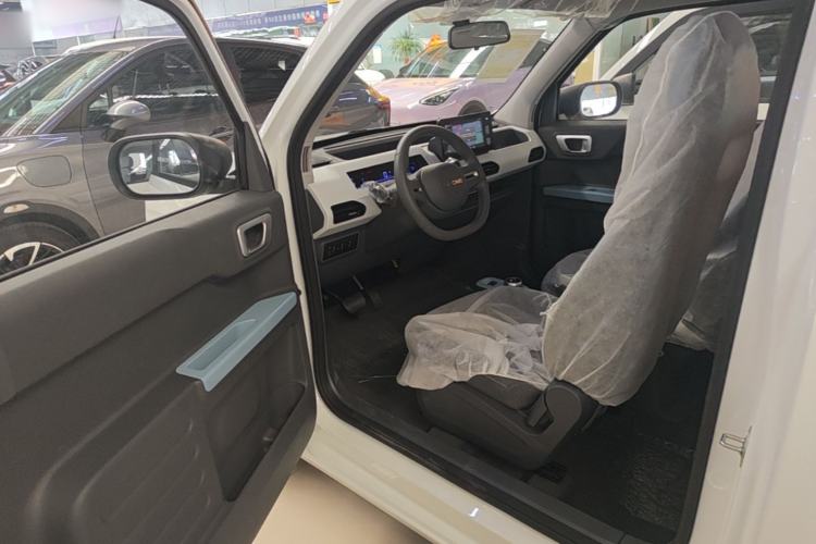 Used Geely Galaxy Panda 2024 Panda Mini 200km Endurance Bear Driver Seat