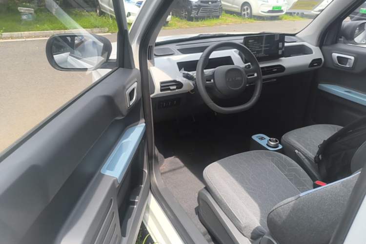 Used Geely Galaxy Panda 2024 Panda Mini 200km Endurance Bear Driver Seat