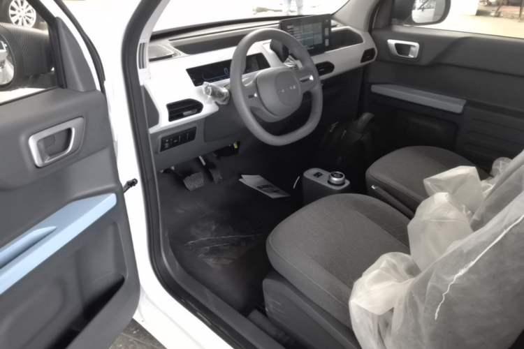 Used Geely Galaxy Panda 2024 Panda Mini 200km Endurance Bear Driver Seat